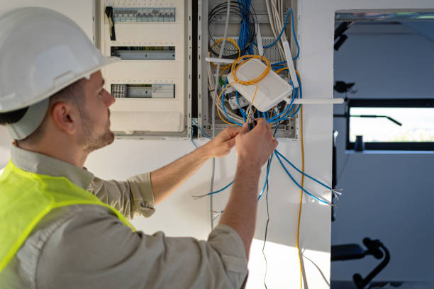 Best Local Electrician Companies  in Howards Grove, WI